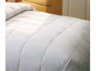 90" x 90" Downlite Continuous Comfort 32oz Comforter Queen Size