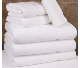 21" x 32" 9.5 lb. Crown Touch™ White Cam Border Hotel Bath Mat