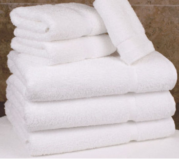 21" x 32" 9.5 lb. Crown Touch™ White Cam Border Hotel Bath Mat